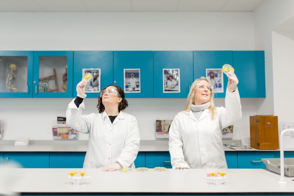 Two student studying science in the lab